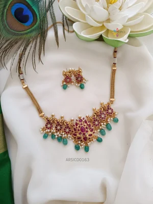 BEautiful real kemp green beads hanging choker