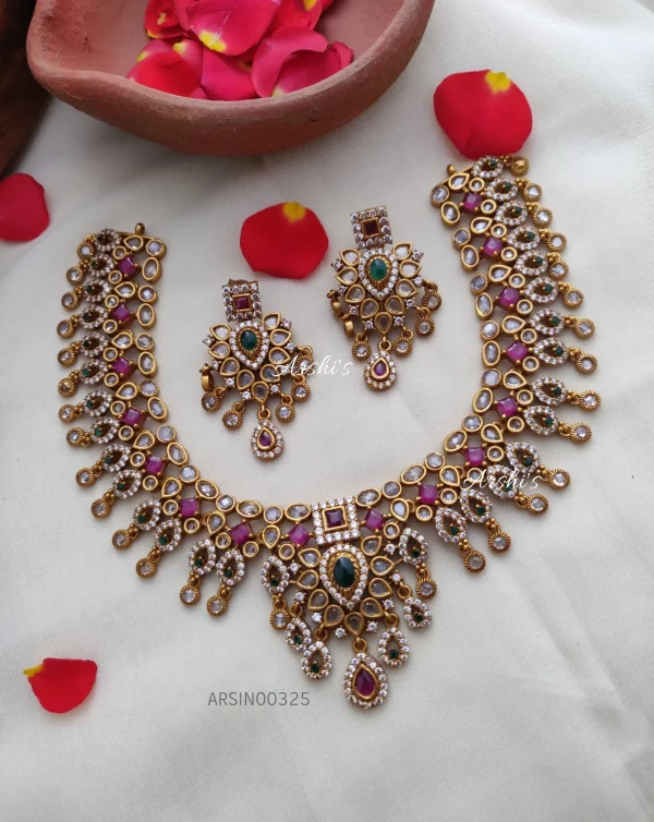Dazzling Kemp and Green Stone Necklace