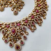 Elegant Kemp And White Stone Necklace
