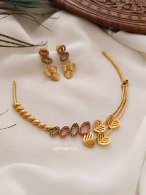 Beautiful leaf AD necklace