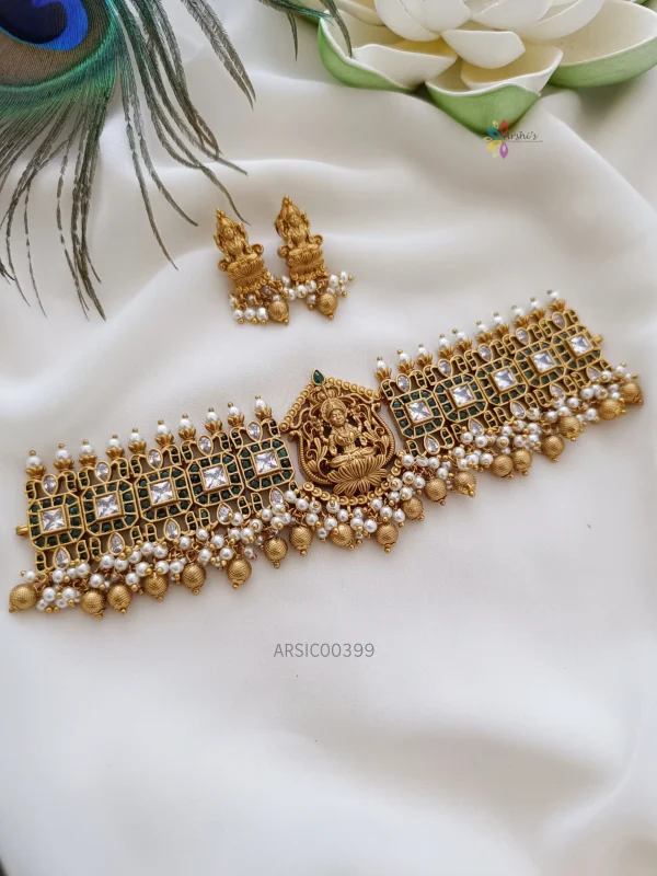Green and White Stone Temple Choker