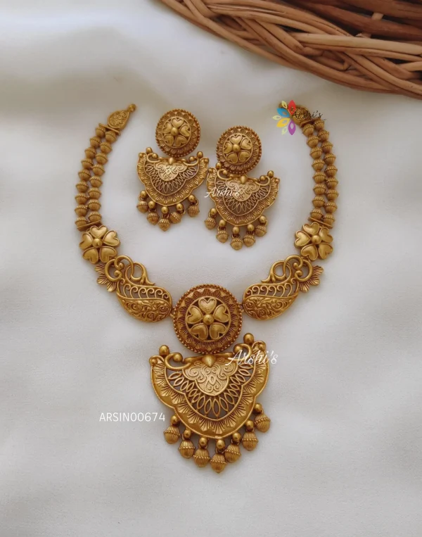 Beautiful Golden Flower Design Necklace
