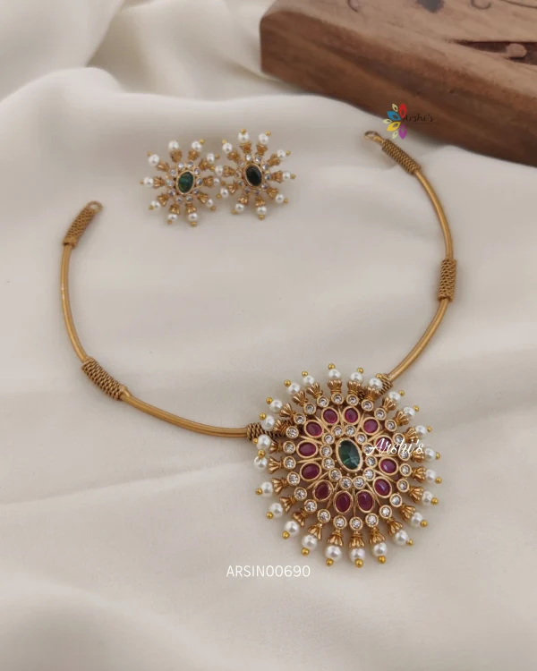 Kemp Round Pendant Hasli Necklace