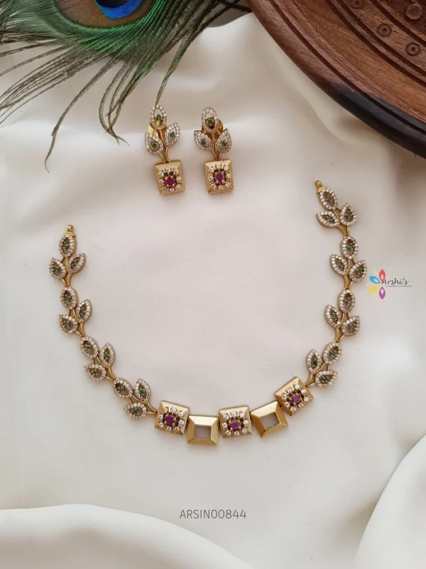 Trendy AD flower design necklace
