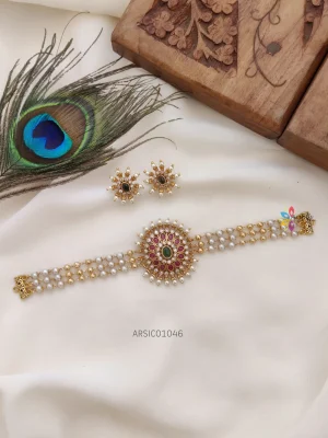 Pearl and Gold Bead Round Pendant Choker
