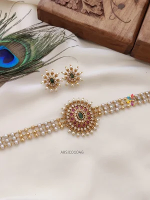Pearl and Gold Bead Round Pendant Choker
