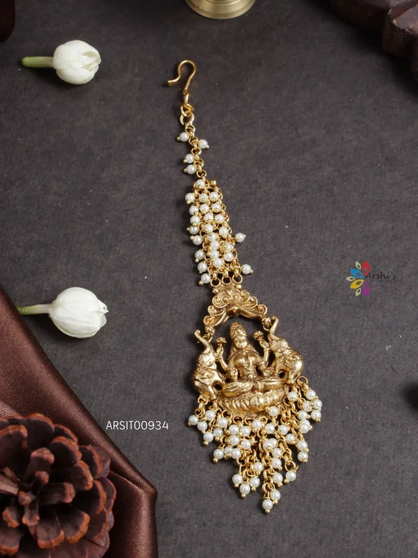 Traditional Lakshmi with Pearl Bunch Maang Tikka
