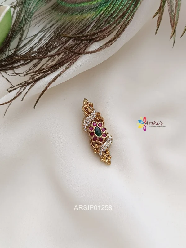 Flower Design with Kemp Stone Saree Pin