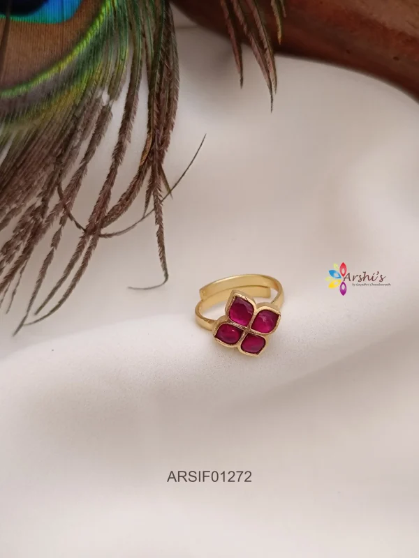 Kemp Stone Adjustable Finger Ring
